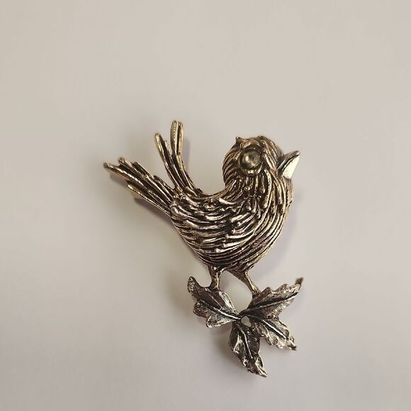 ART Gold Vintage Bird Brooch with Intricate Feather Design - Picture 1 of 4